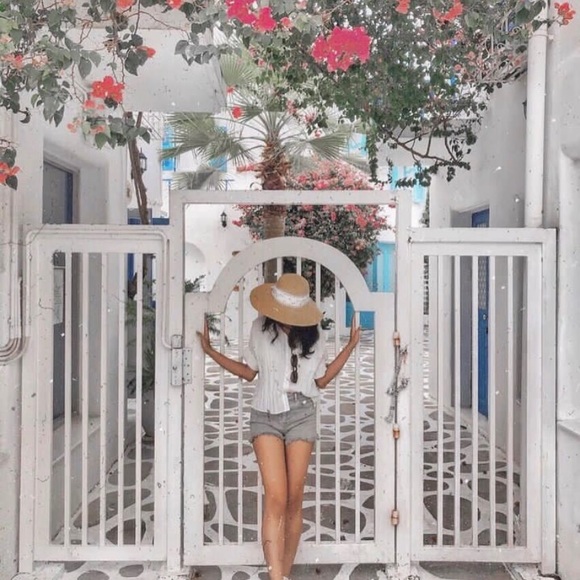 Hi! This is Pratiksha🤍🦋 Here to clear out pre-loved pieces from my wardrobe! - Picture 5 of 8